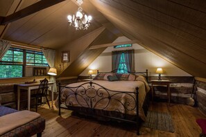 Kabin Keluarga, 3 kamar tidur, Bebas Asap Rokok | 3 kamar tidur, didekorasi berbeda-beda, dan meja kerja