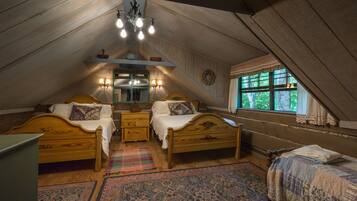 Family Cabin, 3 Bedrooms, Non Smoking | 3 bedrooms, individually decorated, desk, blackout drapes