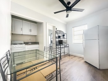 Deluxe Room | Private kitchen | Fridge, microwave, oven, stovetop at Paradise Oceanfront HBH