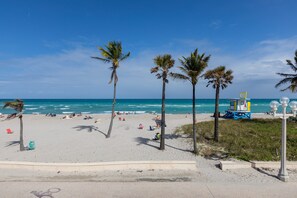 On the beach - Paradise Oceanfront HBH (Hollywood)