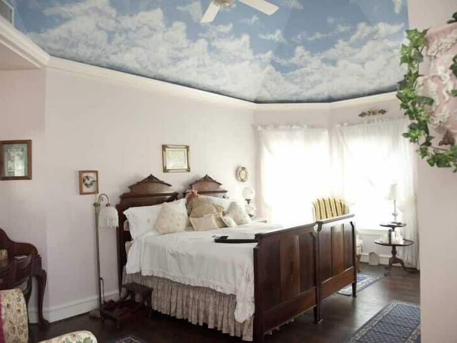 Premium-huone, 1 suuri parisänky | Silitysrauta/-lauta, vuodevaatteet