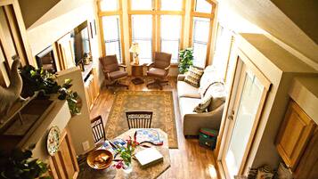 Cottage, plusieurs lits, non-fumeurs | Coin séjour | Télévision à écran plat