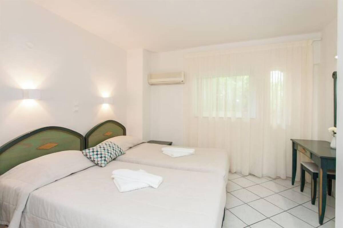 In-room safe, desk, laptop workspace, blackout curtains