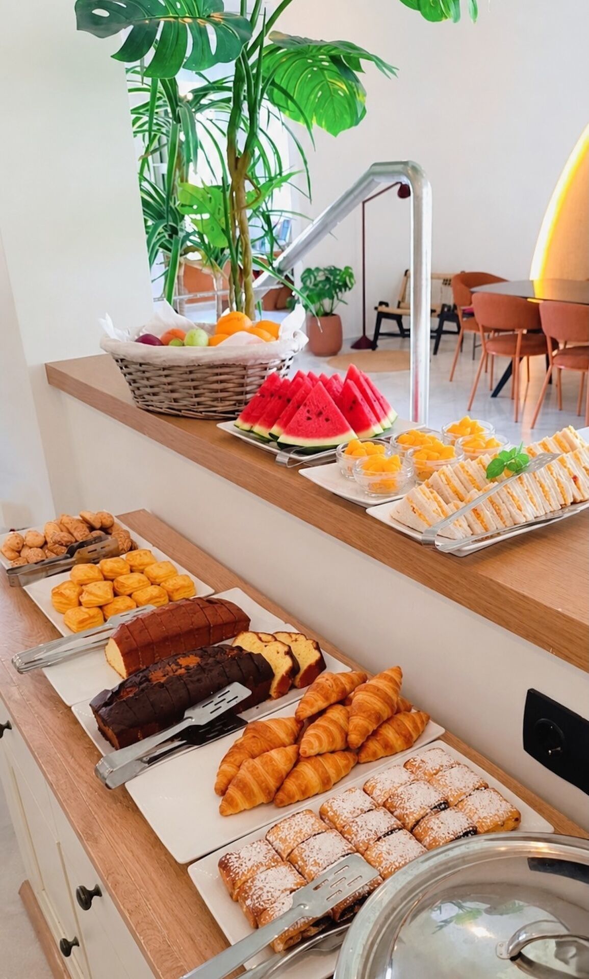 Daily buffet breakfast for a fee