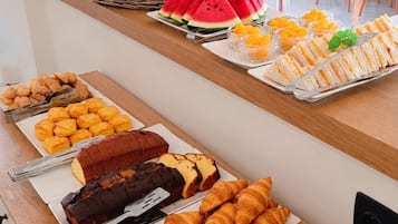 Daily buffet breakfast for a fee
