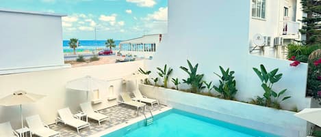 Outdoor pool, pool loungers