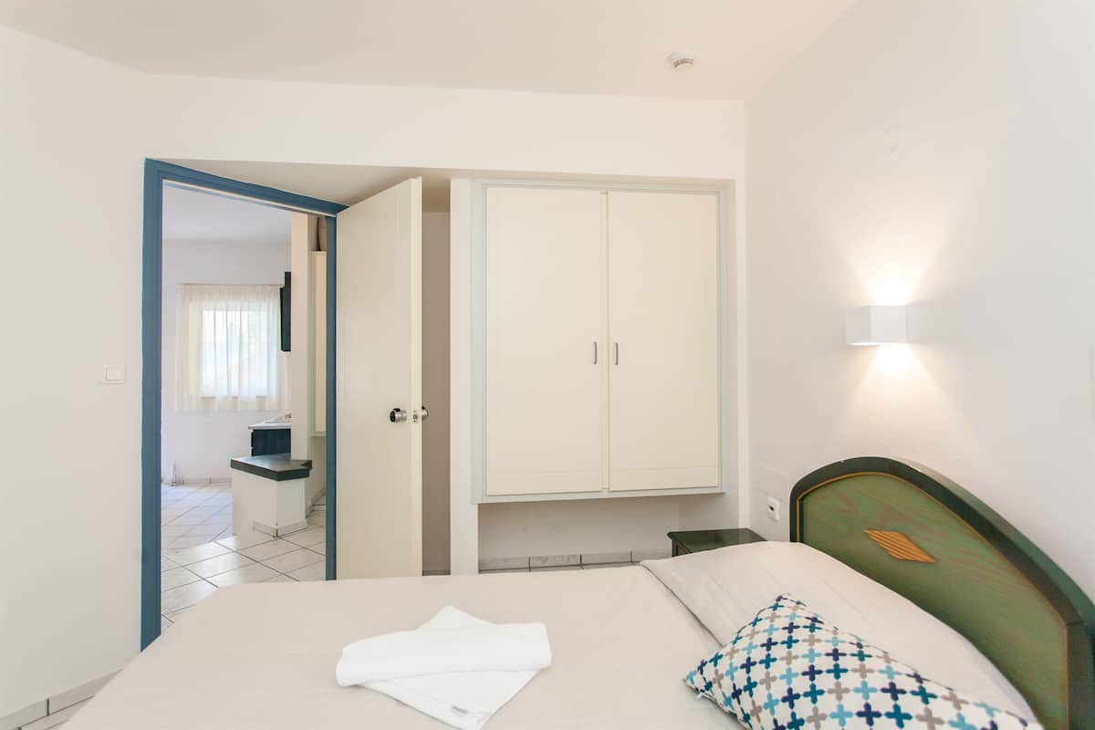 In-room safe, desk, laptop workspace, blackout curtains