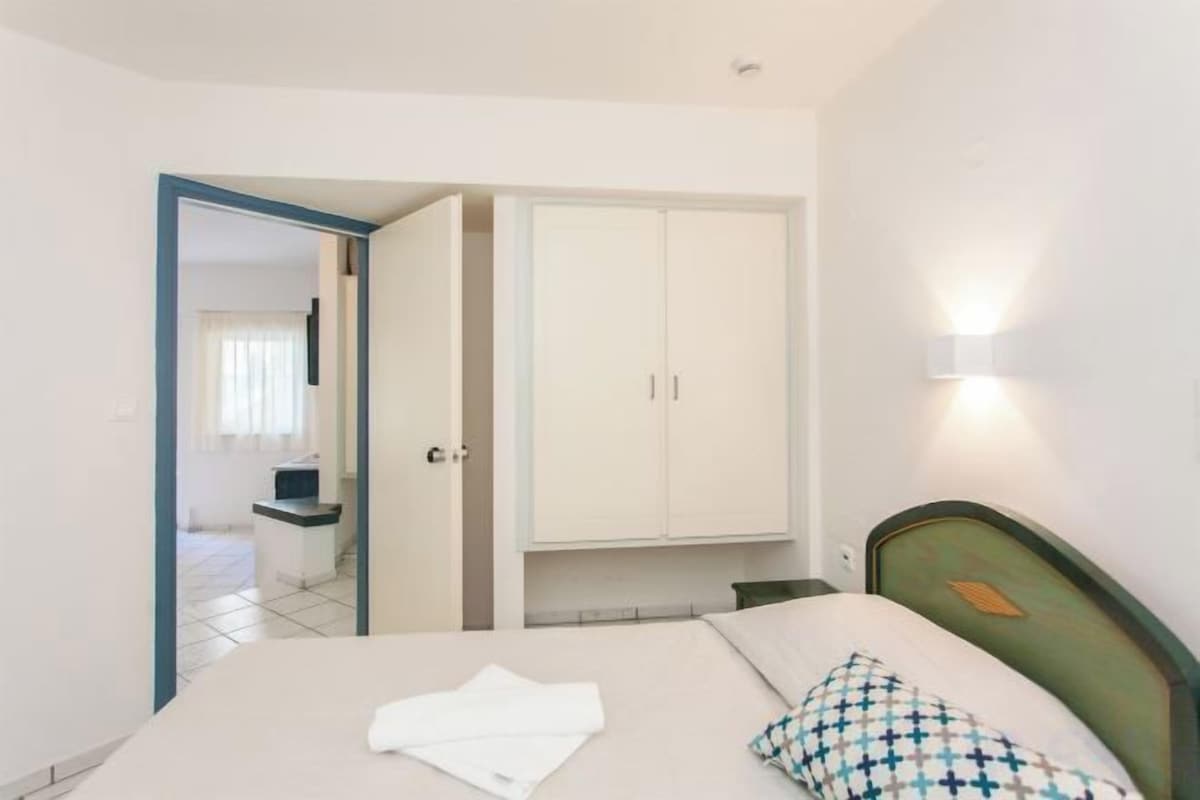 In-room safe, desk, laptop workspace, blackout curtains