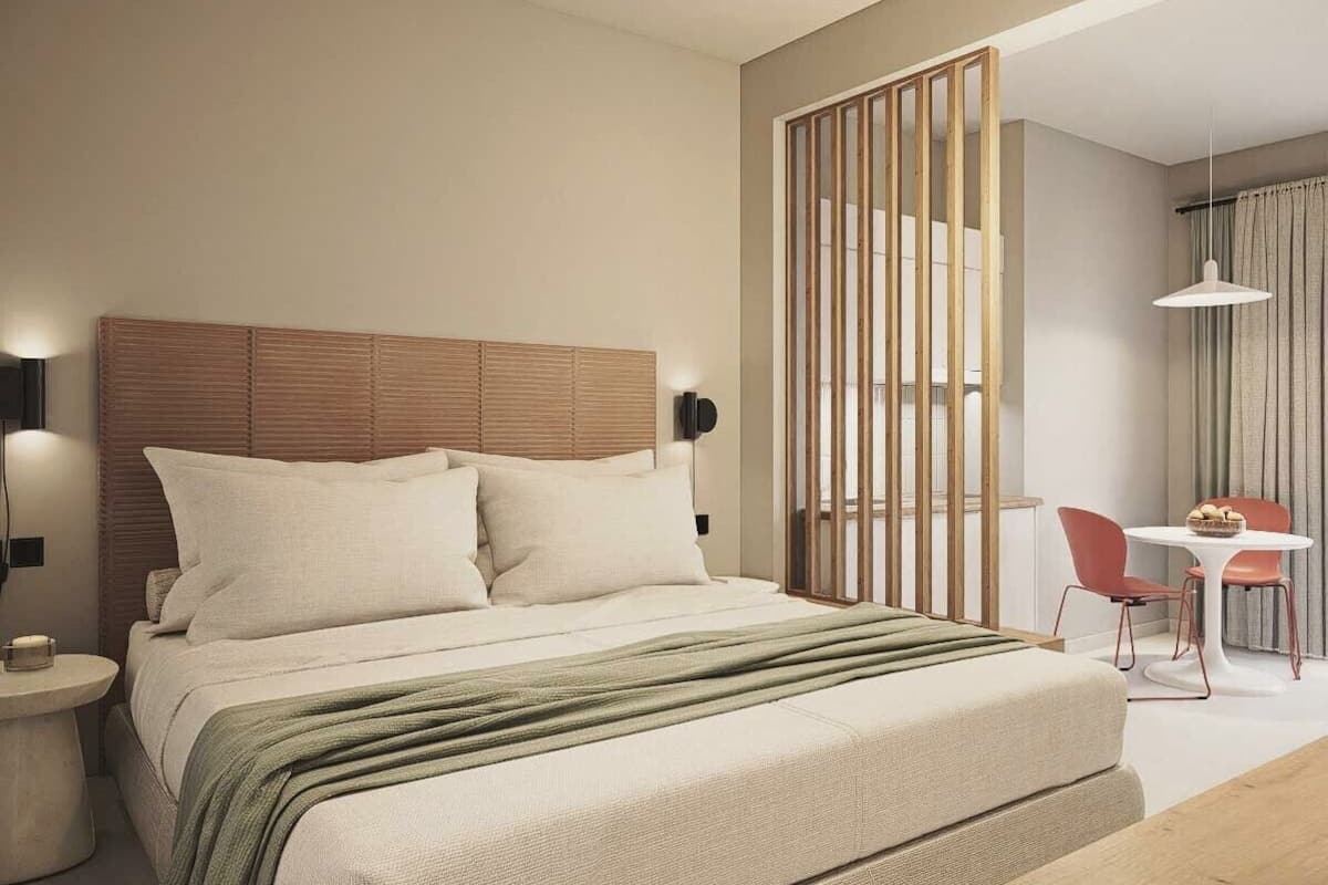 Studio – superior, balkong, sjøutsikt | Safe på rommet, skrivebord og skrivebord for bærbar PC