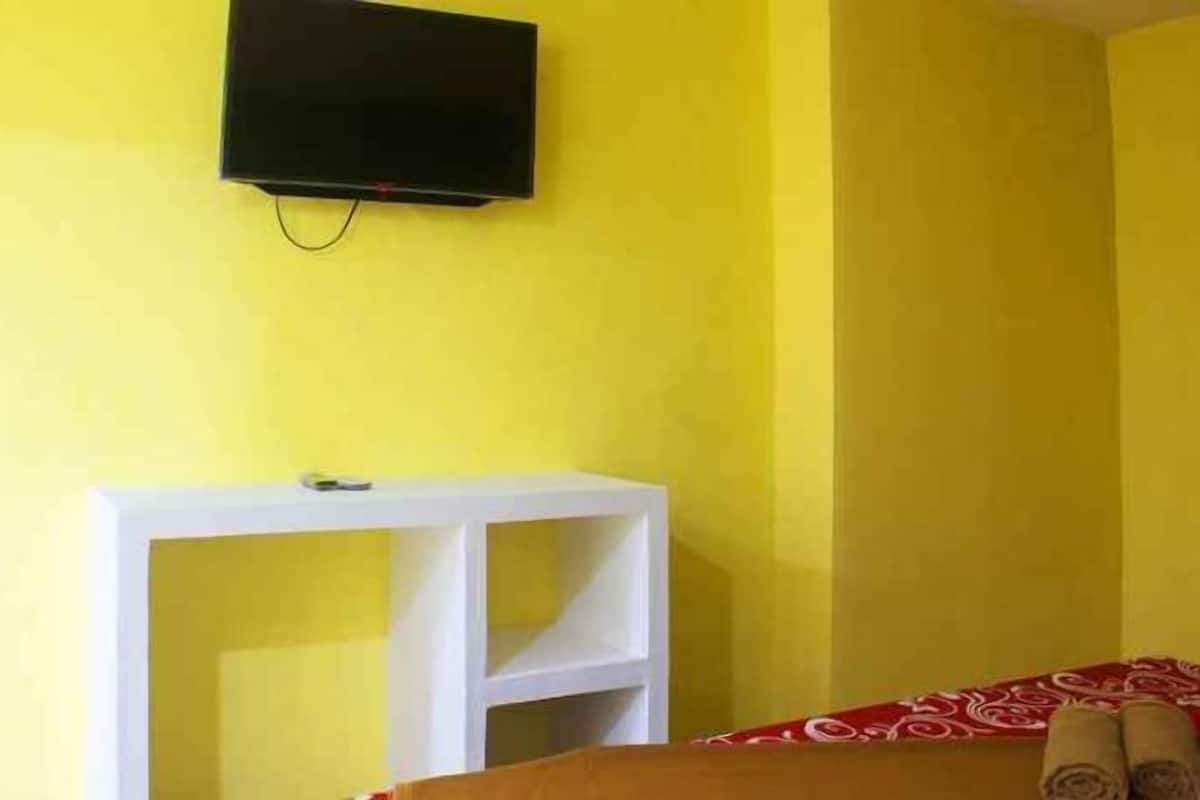 Free WiFi, bed sheets