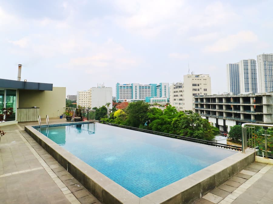 Kolam renang terbuka