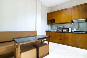 Standard Loft | Shared kitchen | Fridge - The Baile (Jakarta)