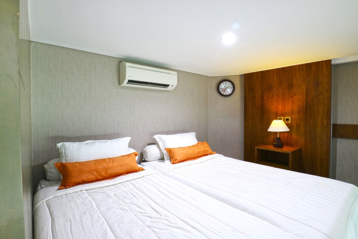 In-room safe, desk, blackout drapes, soundproofing