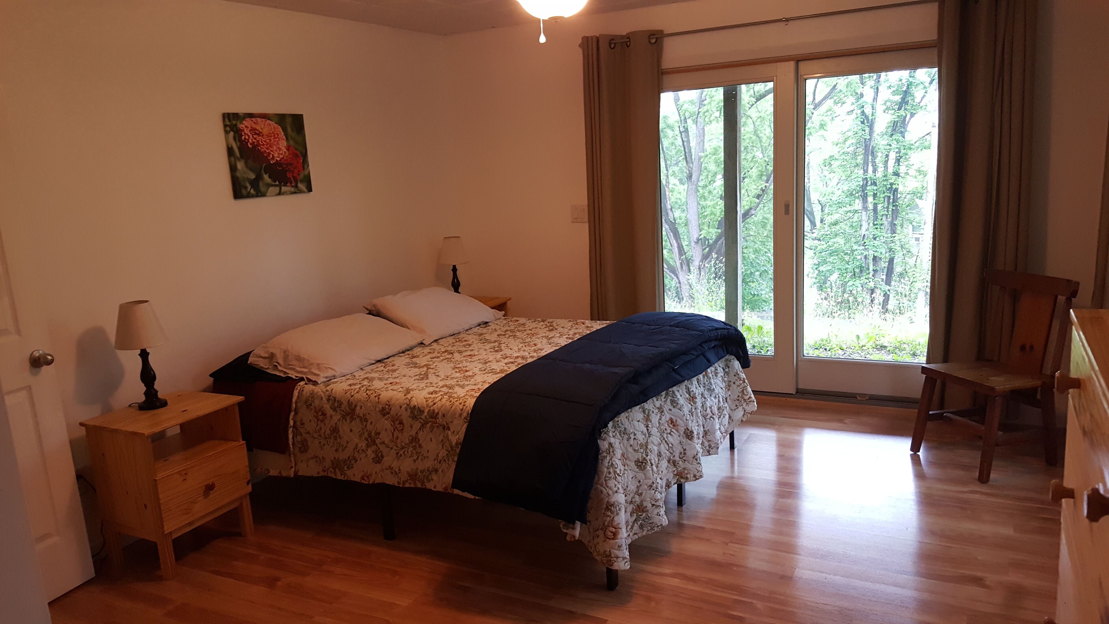 5 bedrooms, iron/ironing board, WiFi, bed sheets