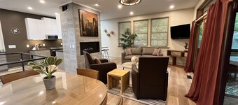 'River Groove'  A Modern Dwelling in the woods . Desirable location in Saugatuck