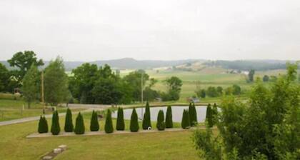 Escape to our romantic stone cottage by a pond overlooking Amish country