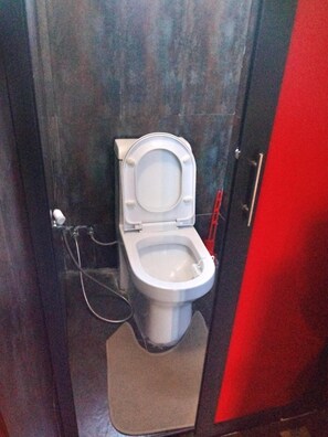 Doccia, asciugacapelli, bidet, asciugamani