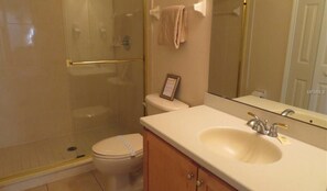 Hair dryer, towels - Formosa Gardens Villa 7 bedrooms 6 bathrooms  big pool ! call for the best deals (Kissimmee)