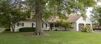 4BR Home w/ Country Setting & Farmland Views (Lancaster, PA, USA)