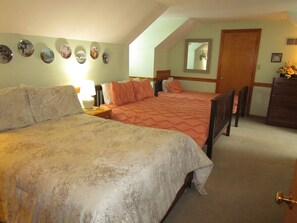 4 bedrooms, iron/ironing board, free WiFi, bed sheets