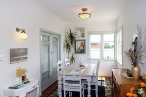 Dining - Your personal ocean-front oasis (Haumoana)