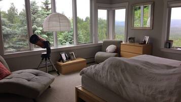 5 makuuhuonetta, työpöytä, vauvan matkasänky, ilmainen Wi-Fi