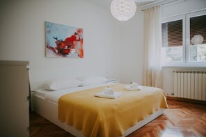 3 bedrooms, in-room safe, iron/ironing board, free WiFi