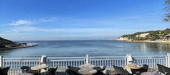 Spacious, cosy air-conditioned apartment in villa with pool near beach and shops
