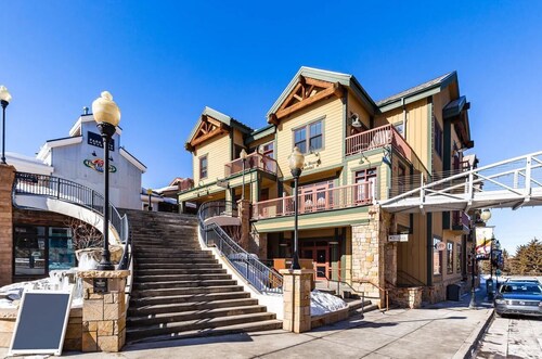 Ski in -ski out and on Main Street near all dining and nightlife