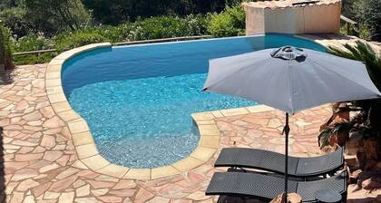 villa vue mer panoramique avec jardin et piscine chauffée