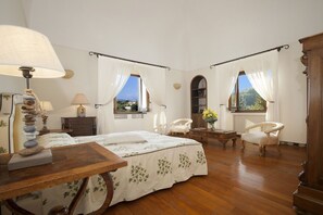 5 Schlafzimmer, Zimmersafe, Bügeleisen/Bügelbrett, Reisekinderbett