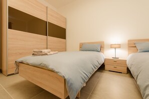 3 chambres, fer et planche à repasser, Internet
