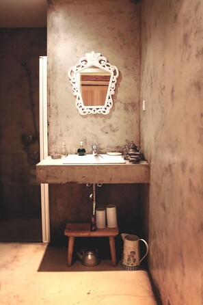 Dusche, Haartrockner, Bidet, Handtücher