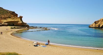 House with terrace of flowers and solarium, near beaches, A/C, wifi, Sat TV, BBQ