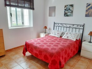2 bedrooms, iron/ironing board, free WiFi, bed sheets - House with terrace of flowers and solarium, near beaches, A/C, wifi, Sat TV, BBQ (San Juan de los Terreros)