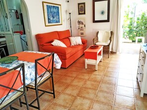 Smart TV, books, stereo - House with terrace of flowers and solarium, near beaches, A/C, wifi, Sat TV, BBQ (San Juan de los Terreros)