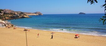 Haus mit Blumenterrasse, in der Nähe von Stränden, Klimaanlage, WLAN, Sat-TV