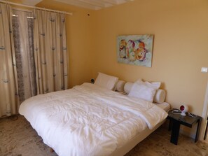 5 bedrooms, desk, iron/ironing board, WiFi - Villa with character, panoramic view of the village and surrounding mountains (Aups)