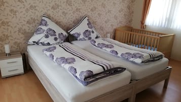 2 bedrooms, iron/ironing board, WiFi, bed sheets