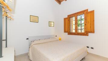 2 slaapkamers, een strijkplank/strijkijzer, gratis wifi, beddengoed