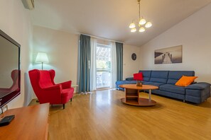 Smart TV, fireplace, DVD player, foosball - VILLA IVANA MRLJANE VACATION HOME (Mrljane, Dalmatien Insel Pasman)