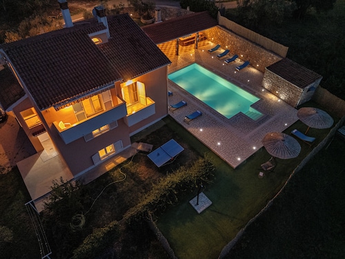 VILLA IVANA MRLJANE VACATION HOME