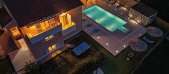 Hermosa villa en una ubicación fantástica, piscina, jardín y gimnasio, conexión Wi-Fi gratuita