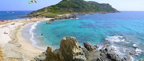 Una spiaggia nelle vicinanze