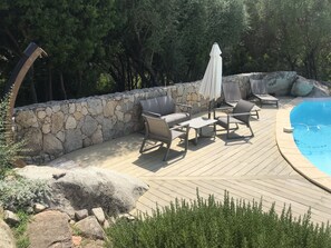 حمّام سباحة خارجي، حمّام سباحة مُدفَّأ