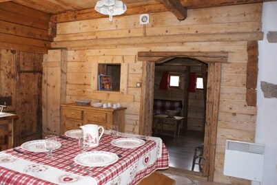 Detached chalet in Arèches Beaufort resort. Warm and charming