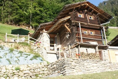 Detached chalet in Arèches Beaufort resort. Warm and charming