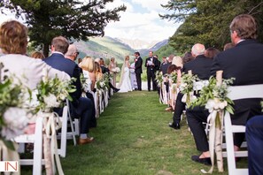 Outdoor banquet area - Walk to Vail Village Restaurants,  Shops & Lifts - Epic Views, Top Rated Condo! (Vail)