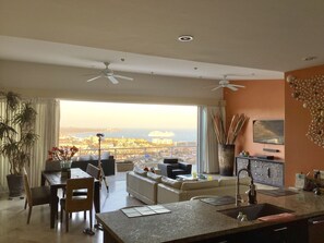 Smart-TV, DVD-Player, Musikbibliothek, Videothek