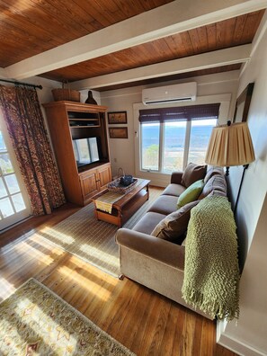 Älytelevisio, DVD-soitin, työhuone